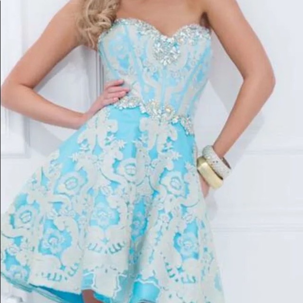 Sz 4 Tony Bowls